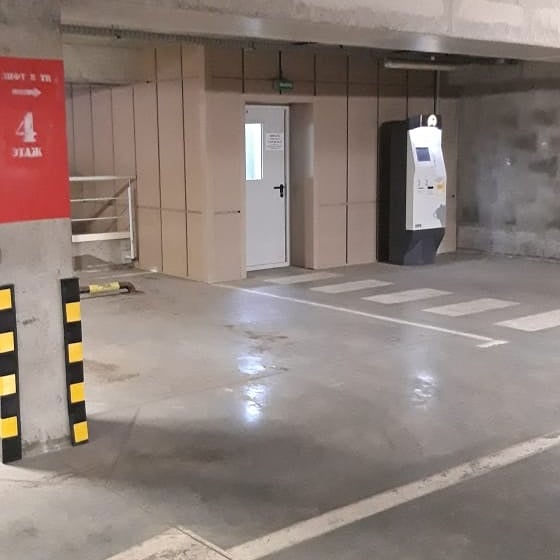 Терминалы оплаты в крытом паркинге у аэропорта Внуково